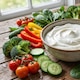 Tres verduras que pueden acompañar al yogurt griego para aumentar masa muscular