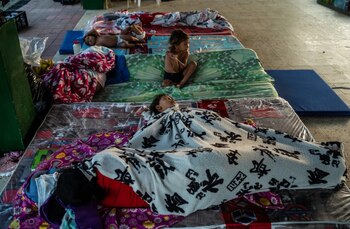 Niños obligados a huir de