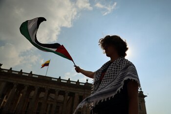 Algunas personas se manifestaron en