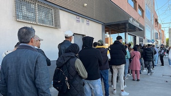 El Gobierno reforzará con 600 funcionarios la regularización de migrantes para evitar colapsos: “Extranjería no tendrá más carga de trabajo”