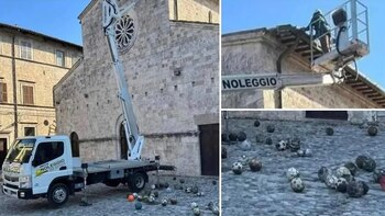 Decenas de pelotas de fútbol