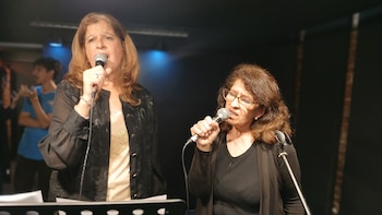 Adriana Mónica Maini e Isabel Edit Roldán. Dos de las voces del proyecto que buscan recuperar la emoción y la magia del escenario.