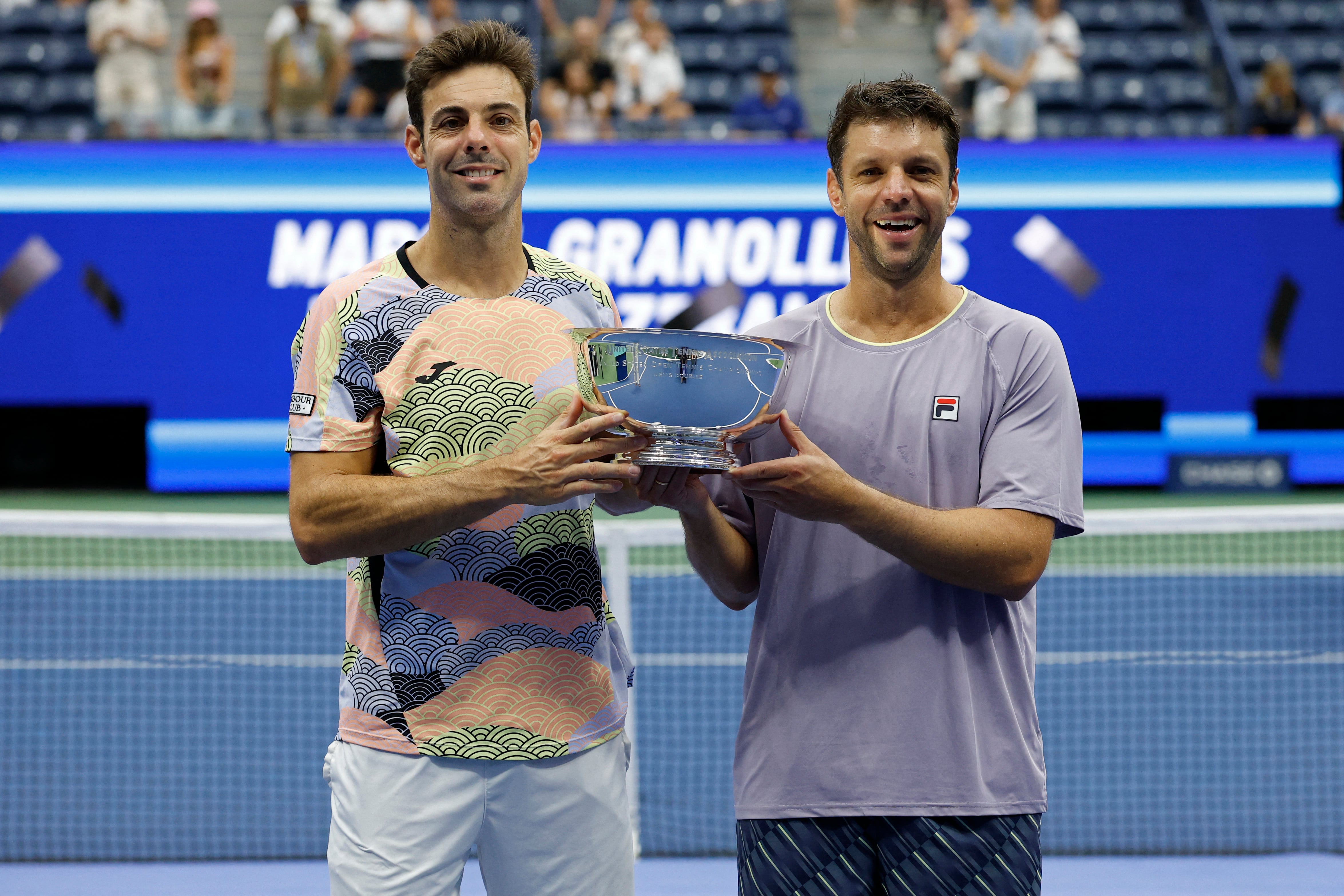 Horacio Zeballos y Marcel Granollers levantan el trofeo del US Open (Crédito: Reuters)