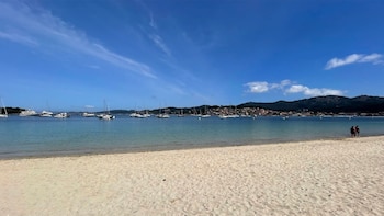 El empresario fondea su embarcación