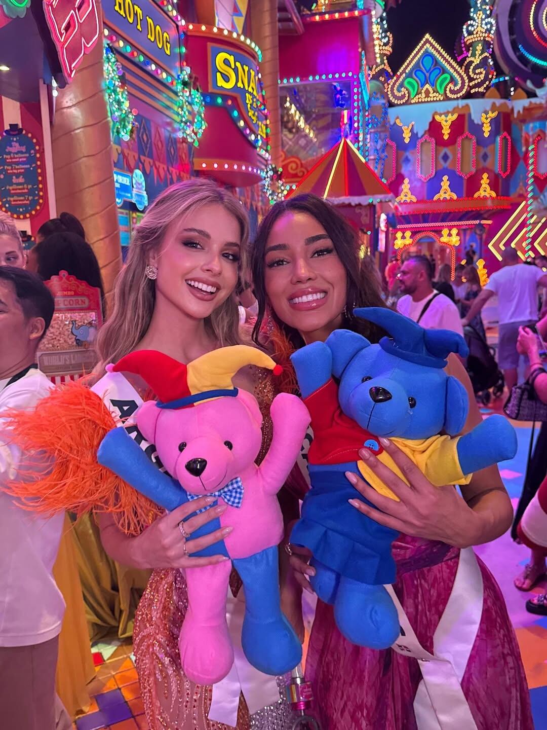 La final de Miss Universo se realiza en Tailandia, con expectativas sobre el desempeño de la argentina (@aldumasset)