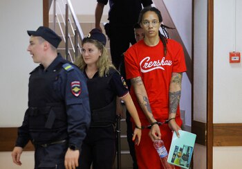 Brittney Griner se presentó este jueves ante una corte en Khimki (REUTERS/Evgenia Novozhenina)