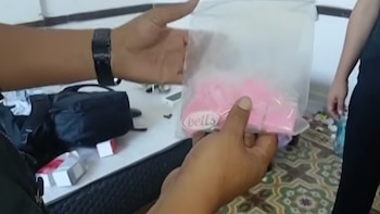 Cayó presunto fabricante de tusi en el Callao: usaba una olla arrocera para preparar la droga. (Foto: Captura video: Panamericana Tv)