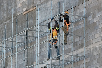 La construcción cayó 23,1% en