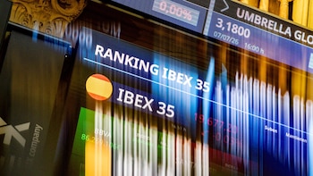 El Ibex 35 abre con una subida del 0,1% y roza los 19.300 puntos, con el petróleo a la baja en 84 dólares