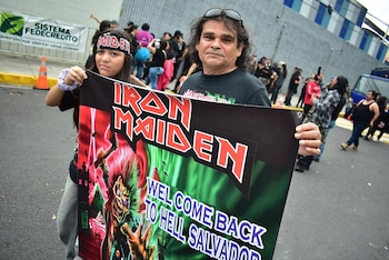 Personas de distintas edades comparten el gusto por la banda británica (Foto Infobae Centroamérica / Emerson Del Cid)