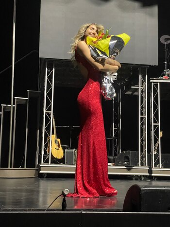 Con el corazón dividido entre