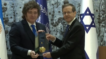 Javier Milei visitó al presidente de Israel y recibió la Medalla de Honor
