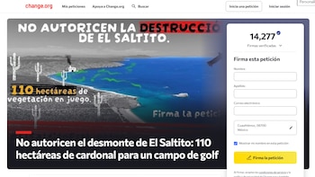 Organizaciones ambientales denuncian que no es ‘monte seco’: es matorral sarcocaule y selva baja caducifolia, hogar de biznagas, palo fierro e iguana de cola espinosa, varias de ellas protegidas por la ley.
