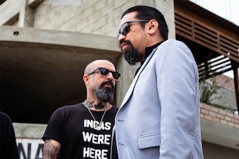 Bajo la dirección de Jorge