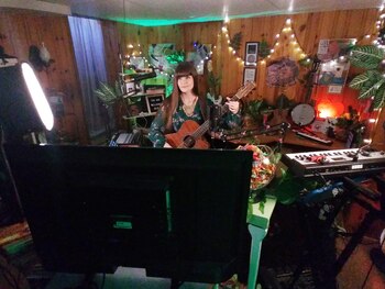 Danielle Allard livestreams her music