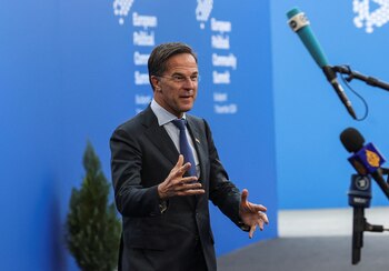 El secretario general de la OTAN, Mark Rutte, habla ante los medios de comunicación en la Cumbre de la CPE en Budapest este 7 de noviembre de 2024 (REUTERS/Bernadett Szabo)