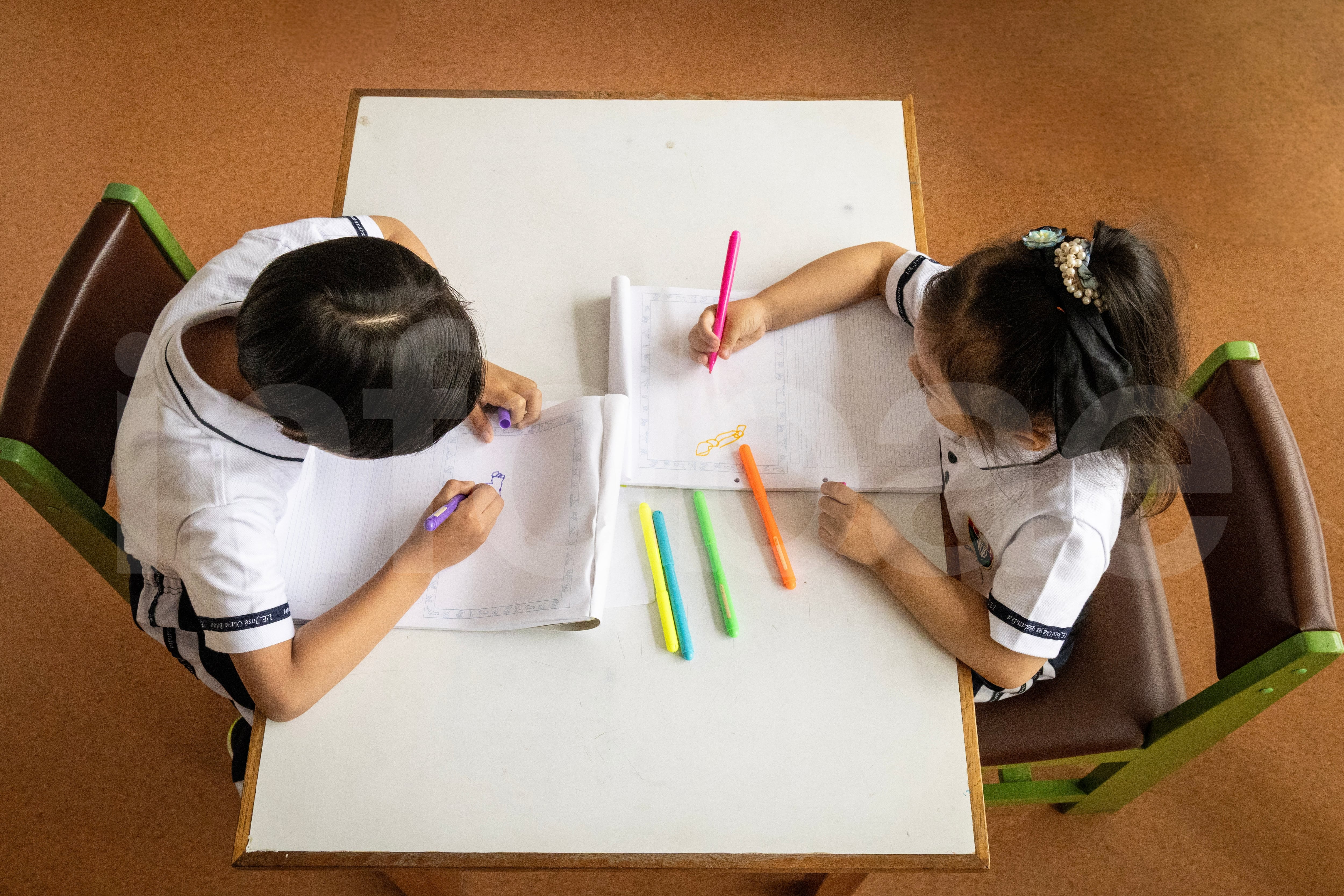Es fundamental elegir una mochila con buen soporte y los zapatos en la talla adecuada para que no sea incomodo al realizar las actividades.