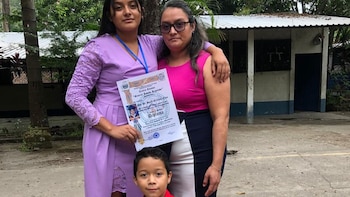 Una madre que desafía la adversidad y ha construido su futuro limpiando casas