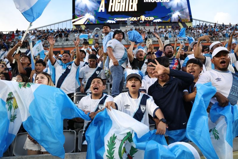 Torcedores guatemaltecos comemoram a passagem de seu time às quartas de final da Copa Ouro. Estádio Shell Energy, Houston, Texas, EUA. 24 de junho de 2025. Crédito da foto/Troy Taormina