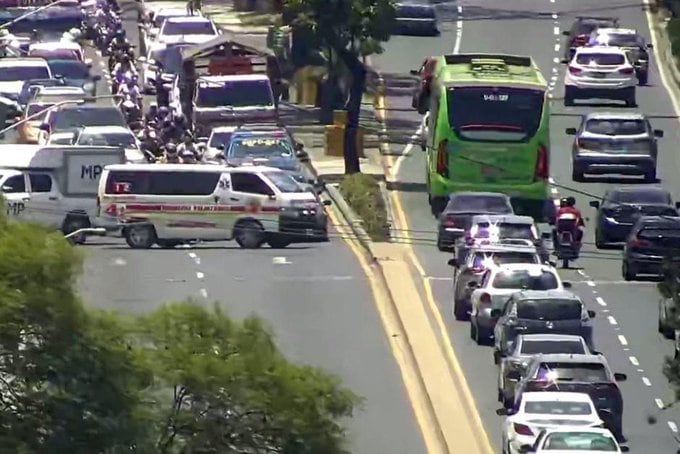 La PMT reportó largas filas entre las zonas 17 y 18 hacia la zona 6, porque las diligencias del Ministerio Público ocuparon parte de la vía. (Bomberos Voluntarios)