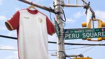 New York Cosmos, club pionero en Estados Unidos, homenajea a Ramón Mifflin con camiseta especial para la Noche del Patrimonio Peruano