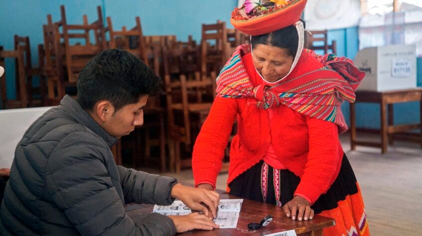 Ante la pregunta abierta sobre su opción para la alcaldía de Lima, el 47% de los encuestados aún no define por qué candidato votaría. Foto: difusión