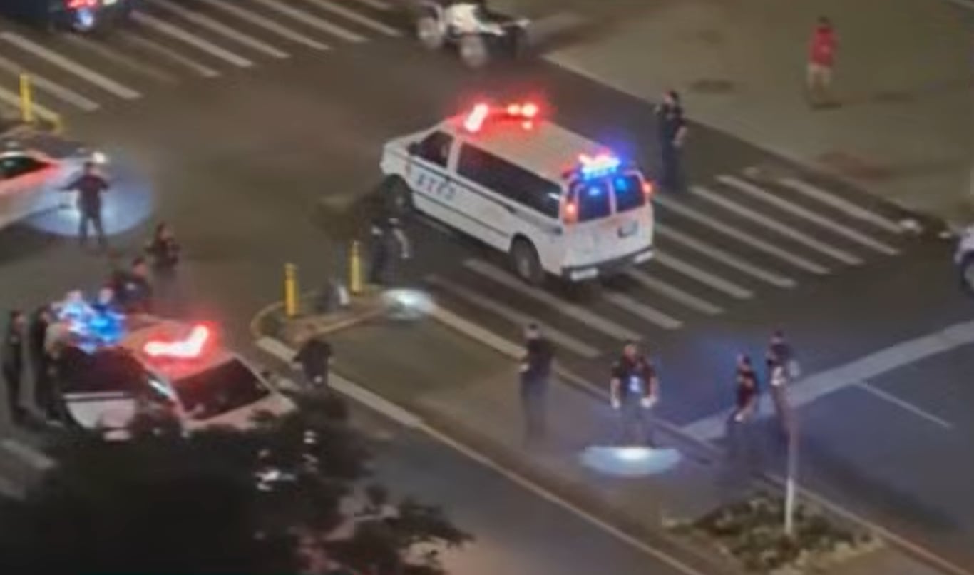 El tiroteo en Coney Island, Brooklyn, dejó al menos ocho heridos durante las celebraciones del 4 de julio en Estados Unidos (CBS News)