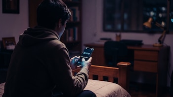 Redes sociales bajo lupa: menores tendrán límites de tiempo y menos notificaciones para reforzar su protección