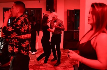 La inauguración del local en agosto de 2025 reunió a más de 140 personas, éxito obtenido gracias a la difusión en redes sociales. (Foto: retomada de Confidencial.digital)