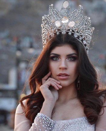 La joven, nacida el 4 de abril de 1999 en Ensenada, alcanza notoriedad en 2017 al coronarse Miss Teen Universe Baja California, representando a su estado en el certamen nacional Foto: Redes sociales Carolina Flores