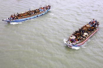 La embarcación naufragó debido a fuertes vientos, oleaje intenso y sobrecarga (Europa Press)