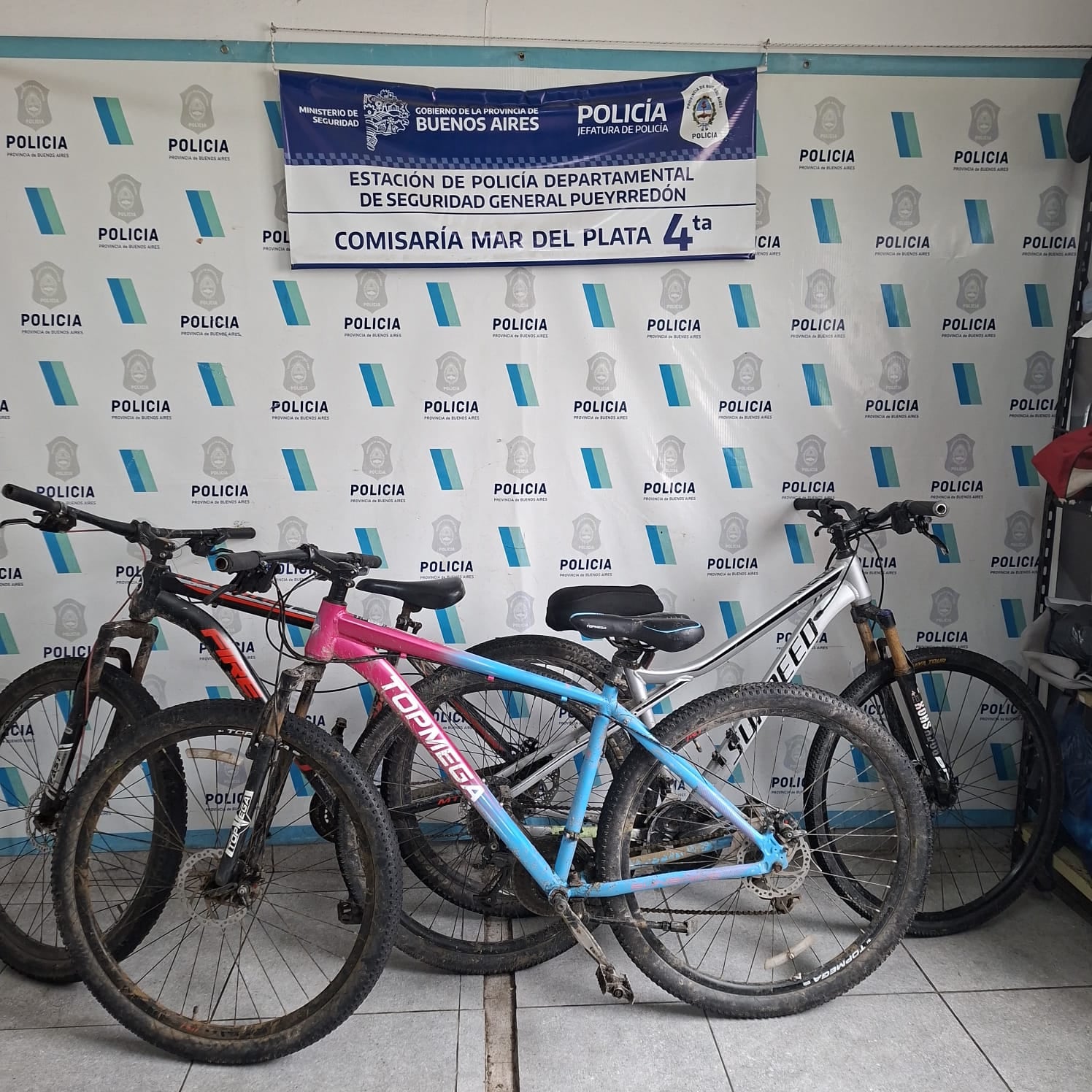 Personal de la Comisaría 4ª detuvo al atacante y secuestró armas, municiones, la camioneta y las bicicletas