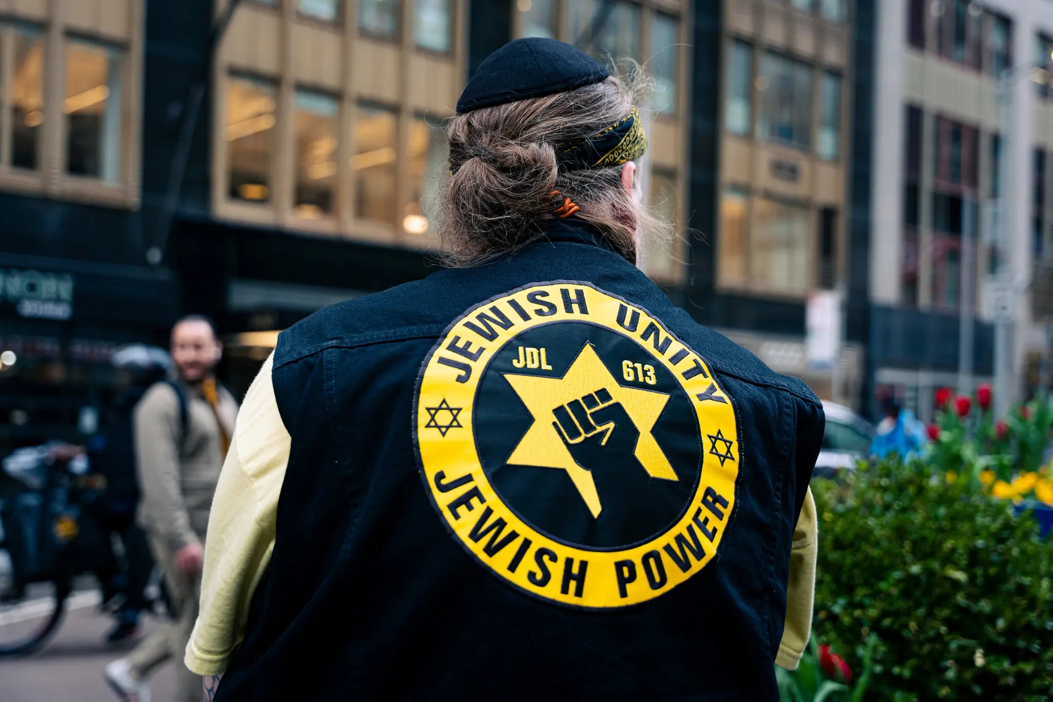 La Jewish Defense League (J.D.L.) cobra notoriedad tras el arresto de Alexander Heifler, quien fabricó cócteles molotov con ayuda de un detective encubierto (New York Times)