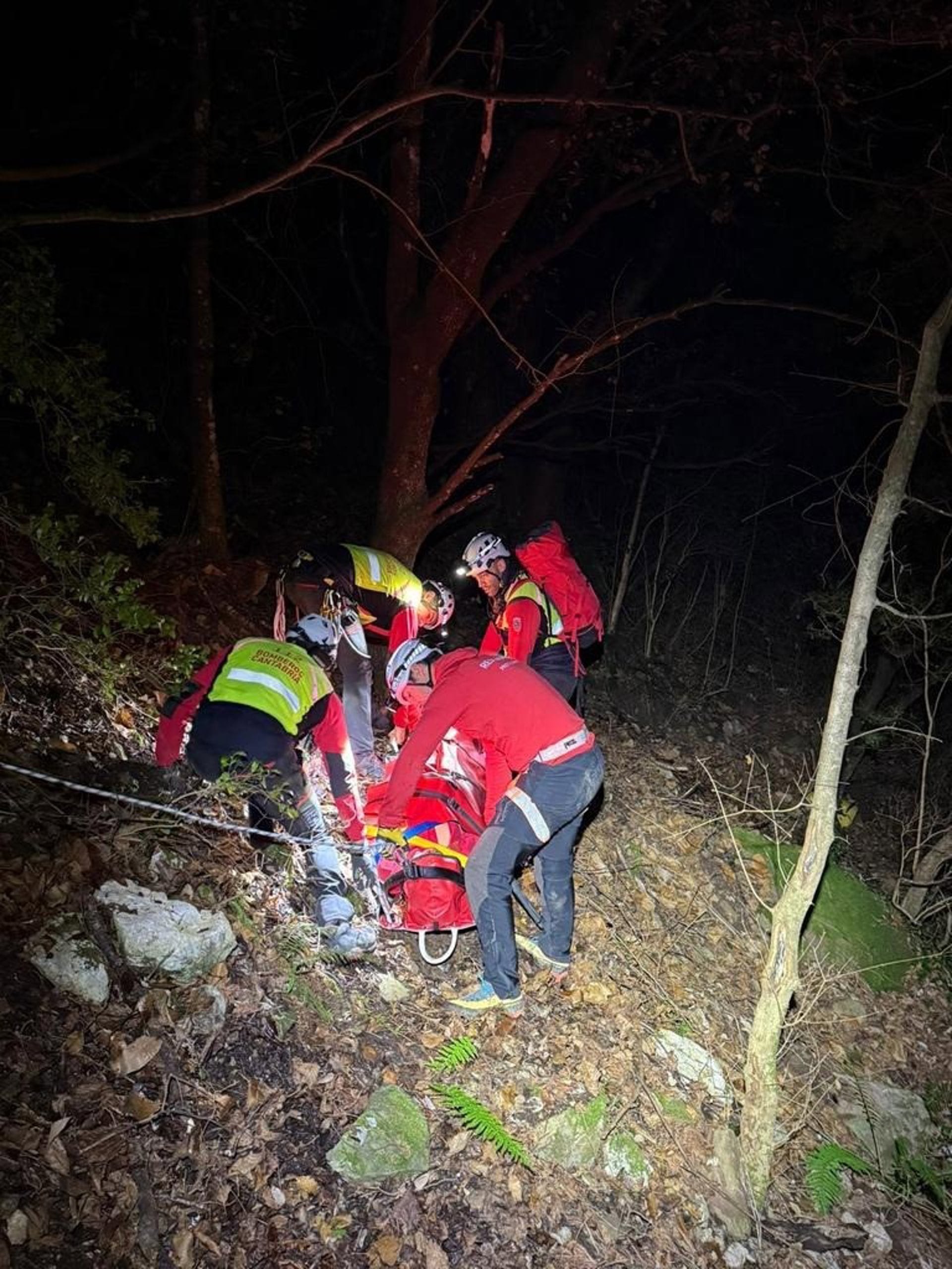 Herido un alicantino de 22 años tras caerse en una vía ferrata en Peñarrubia (Cantabria)
