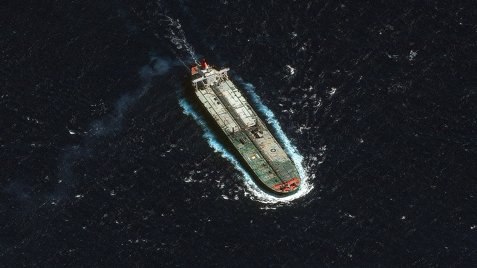 El petrolero Skipper, interceptado por autoridades estadounidenses, navega en el sur del mar Caribe tras ser incautado frente a las costas de Venezuela (AP)