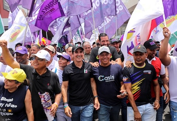 Rómulo Roux, candidato presidencial del partido Cambio Democrático (CD), encabezó este acto de campaña en Ciudad de Panamá el 21 de abril de 2024 (REUTERS/Aris Martínez)