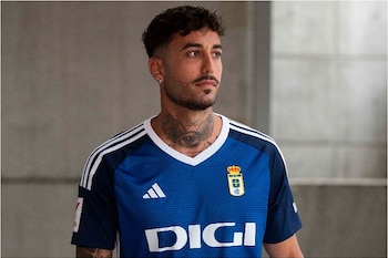 Camarasa posa con la camiseta