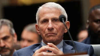 Anthony Fauci invoca la Quinta Enmienda y se niega a responder más de 100 preguntas en el Senado de Estados Unidos