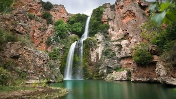 Las 4 cascadas más bonitas de Valencia para visitar este verano: rutas naturales, piscinas fluviales y hasta 60 metros de altura en medio de la naturaleza