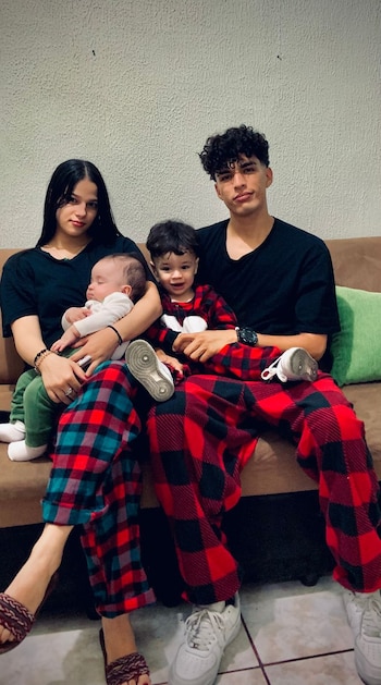 Samuel Mir, su esposa Rachel su esposa, Thiago y el pequeño Mateo, que nació en El Salvador. Foto cortesía de la familia.