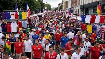 Las autoridades advierten a los aficionados que no compren camisetas falsificadas del Mundial en Florida