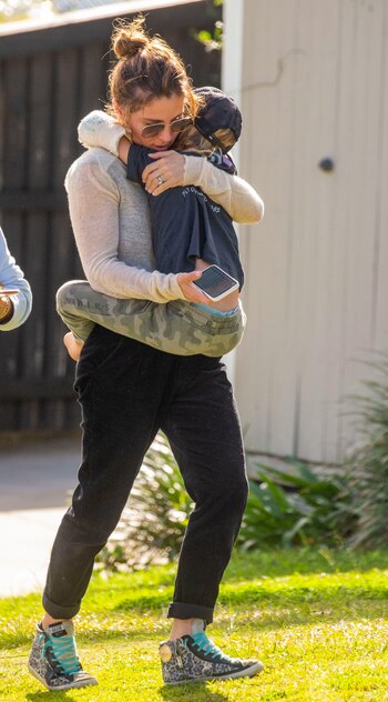 Mamá todoterreno. Elsa Pataky llevó