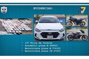 La Policía incautó 137 kilos de cocaína y varios vehículos durante un allanamiento en la residencial Las Palmeras en Nindirí. (Imagen: Policía Nacional)