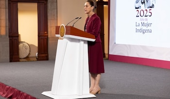 Claudia Sheinbaum, sostiene que la construcción del Tren Saltillo-Nuevo Laredo impulsa la generación de empleo y crecimiento económico en cada estación ferroviaria. (Imagen: Gobierno de México).