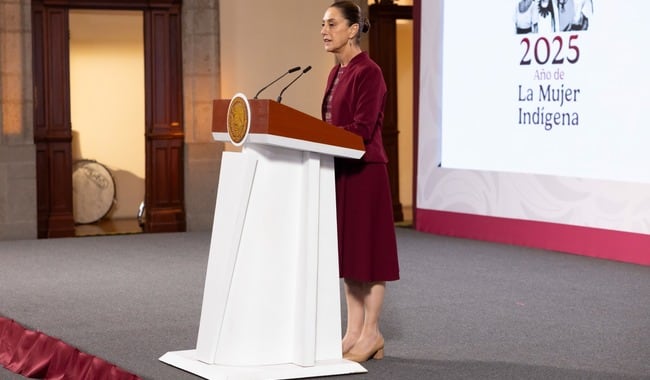 Claudia Sheinbaum, sostiene que la construcción del Tren Saltillo-Nuevo Laredo impulsa la generación de empleo y crecimiento económico en cada estación ferroviaria. (Imagen: Gobierno de México).