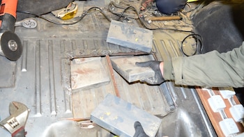 Hallaron 35 kilos de cocaína bajo los asientos de una camioneta en Salta y detuvieron a dos hombres