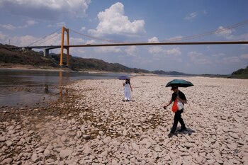 Caminatas en el cauce seco