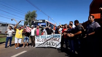 Le gouvernement paraguayen a abaissé le prix des carburants vendus par la compagnie pétrolière d'État au milieu des barrages routiers et des manifestations à travers le pays
