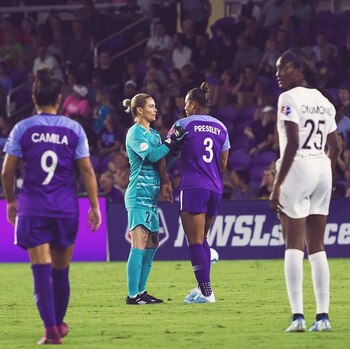 La arquera Aslyn Harris le