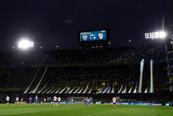 La hinchada de Boca llenó La Bombonera en el Superclásico, con el cartel electrónico como testigo
